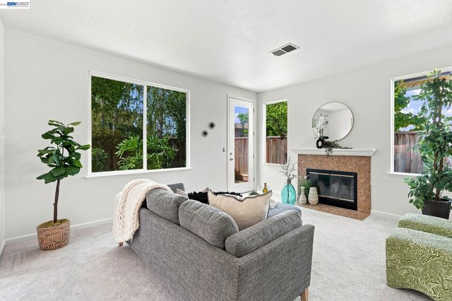 1015 Canyon Oaks Dr, El Sobrante, CA 94803