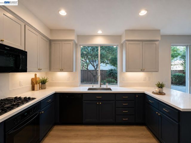 1015 Canyon Oaks Dr, El Sobrante, CA 94803