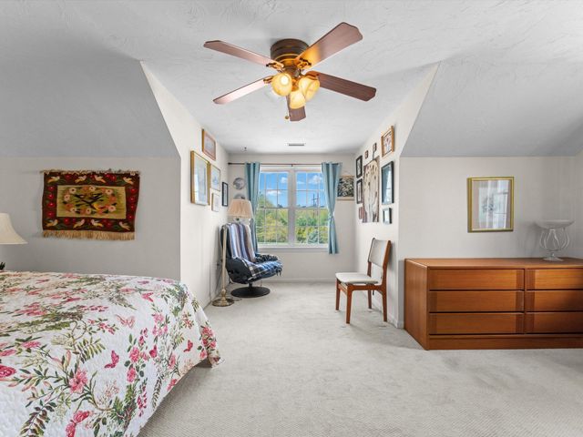 29 Coldspring Dr B, Sutton, MA 01590