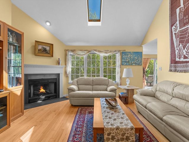 29 Coldspring Dr B, Sutton, MA 01590