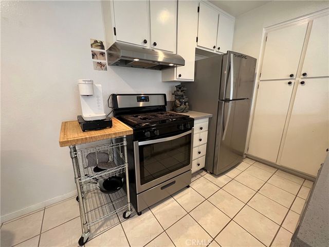 2847 S Fairview Street H, Santa Ana, CA 92704