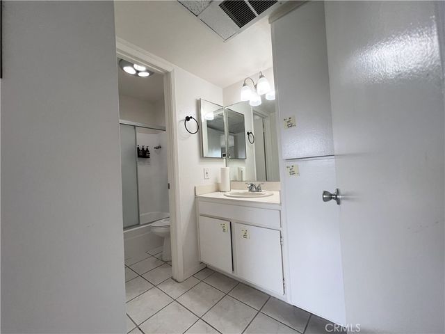 2847 S Fairview Street H, Santa Ana, CA 92704