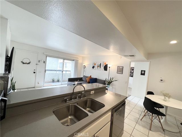 2847 S Fairview Street H, Santa Ana, CA 92704