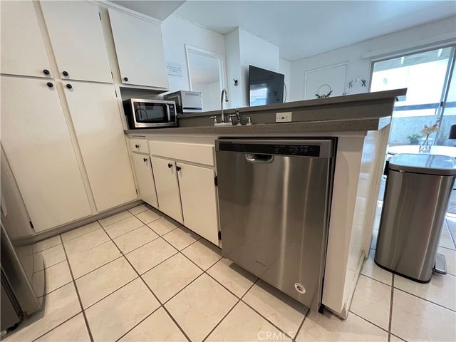 2847 S Fairview Street H, Santa Ana, CA 92704