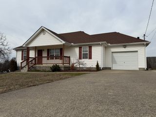 1726 Luton Dr, La Vergne, TN 37086