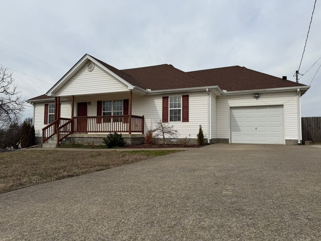 1726 Luton Dr, La Vergne, TN 37086