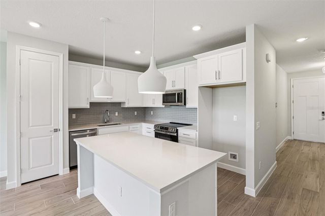 7558 DEER VALLEY CIRCLE, Tampa, FL 33635