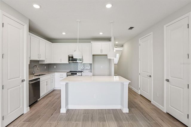 7558 DEER VALLEY CIRCLE, Tampa, FL 33635