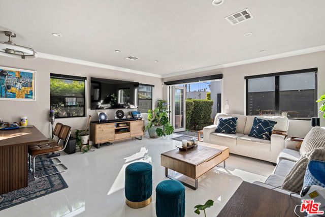 801 Howard Street, Los Angeles, CA 90292