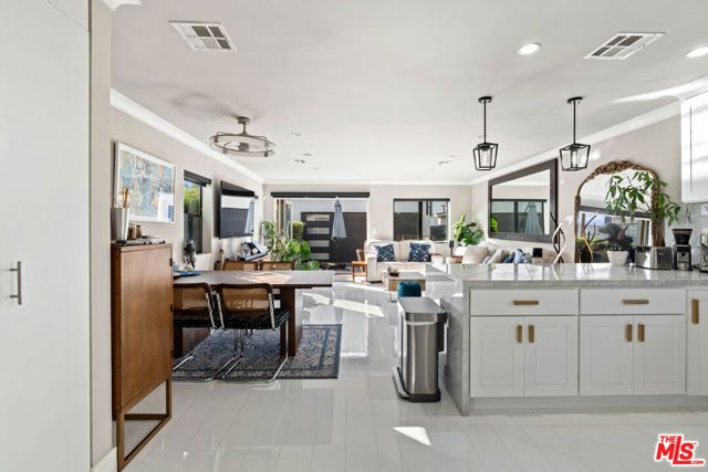 801 Howard Street, Los Angeles, CA 90292