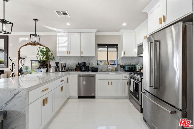 801 Howard Street, Los Angeles, CA 90292