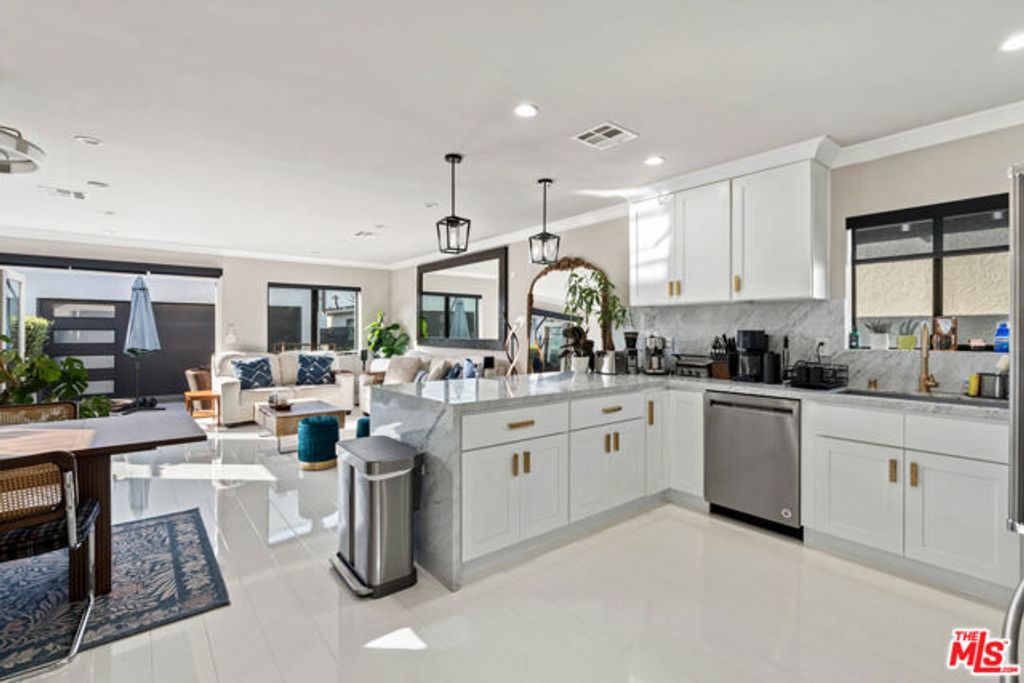 801 Howard Street, Los Angeles, CA 90292