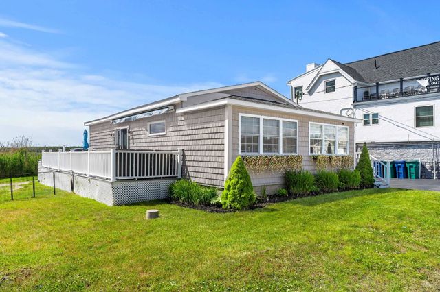 527 Ocean Boulevard, Hampton, NH 03842