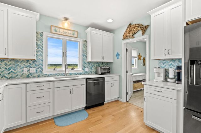 527 Ocean Boulevard, Hampton, NH 03842