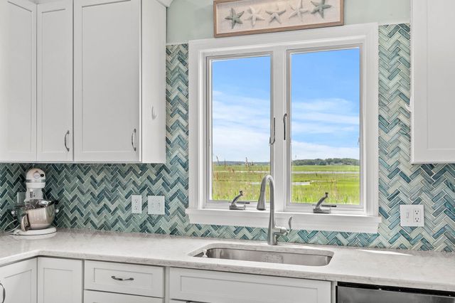 527 Ocean Boulevard, Hampton, NH 03842