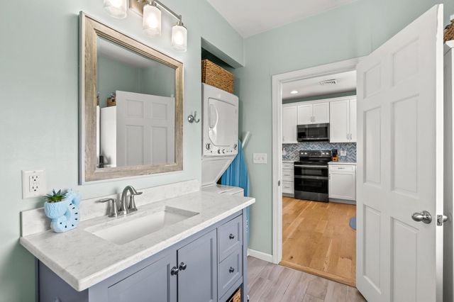 527 Ocean Boulevard, Hampton, NH 03842