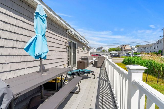 527 Ocean Boulevard, Hampton, NH 03842