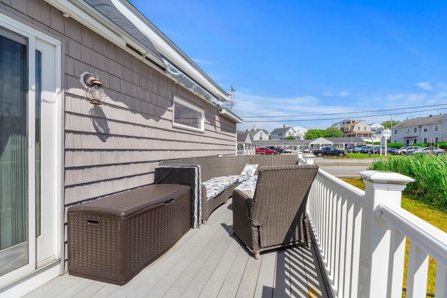 527 Ocean Boulevard, Hampton, NH 03842