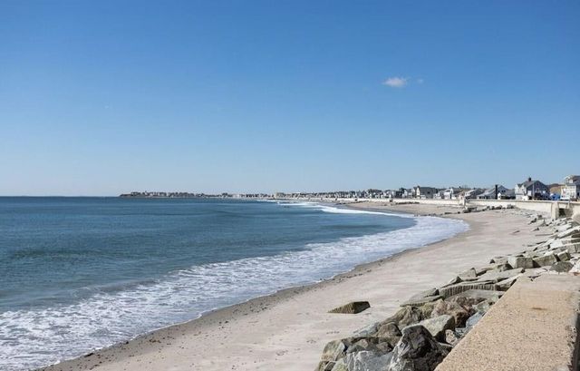 527 Ocean Boulevard, Hampton, NH 03842