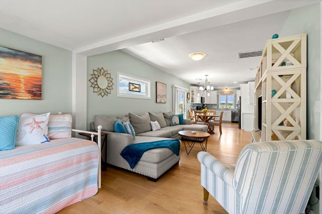 527 Ocean Boulevard, Hampton, NH 03842