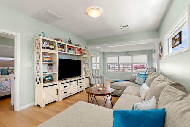 527 Ocean Boulevard, Hampton, NH 03842