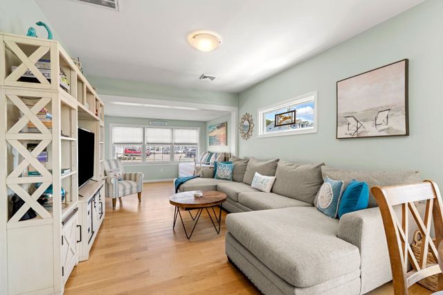 527 Ocean Boulevard, Hampton, NH 03842