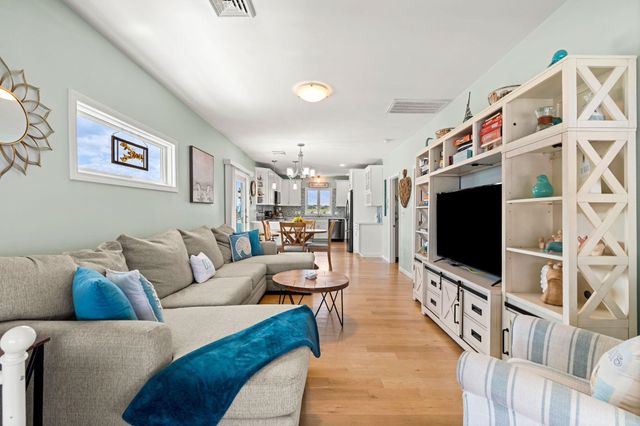 527 Ocean Boulevard, Hampton, NH 03842