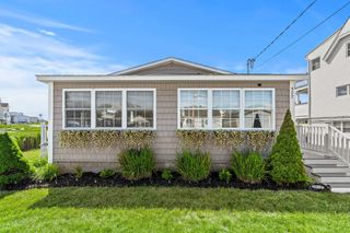 527 Ocean Boulevard, Hampton, NH 03842