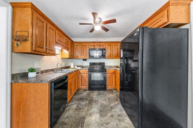 992 Sumerset Cir, Lewisburg, TN 37091