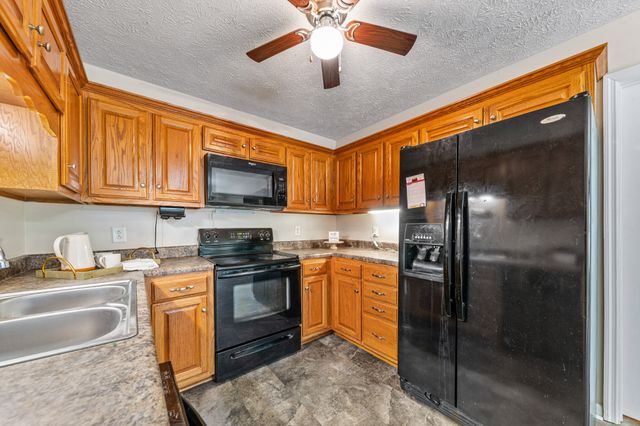 992 Sumerset Cir, Lewisburg, TN 37091