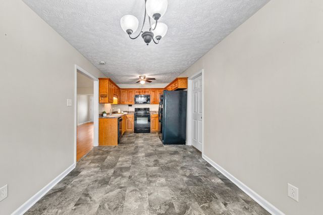 992 Sumerset Cir, Lewisburg, TN 37091