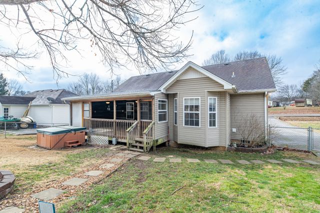 992 Sumerset Cir, Lewisburg, TN 37091
