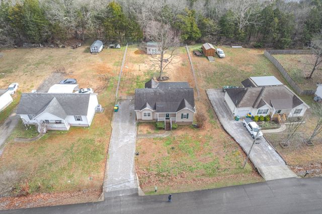 992 Sumerset Cir, Lewisburg, TN 37091