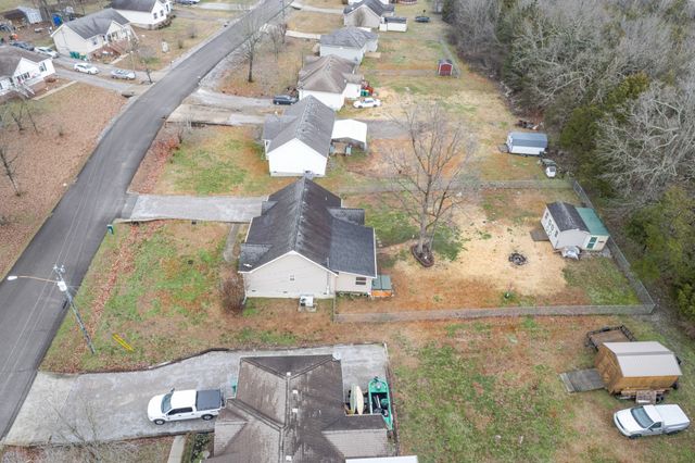 992 Sumerset Cir, Lewisburg, TN 37091