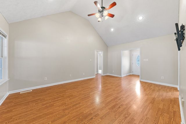 992 Sumerset Cir, Lewisburg, TN 37091