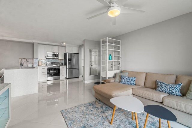 180 YACHT CLUB Way 102, Hypoluxo, FL 33462