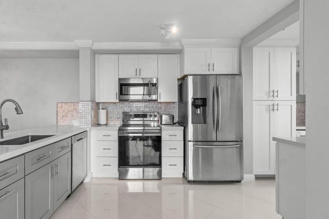 180 YACHT CLUB Way 102, Hypoluxo, FL 33462