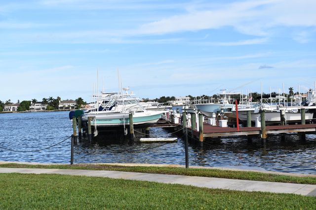 180 YACHT CLUB Way 102, Hypoluxo, FL 33462