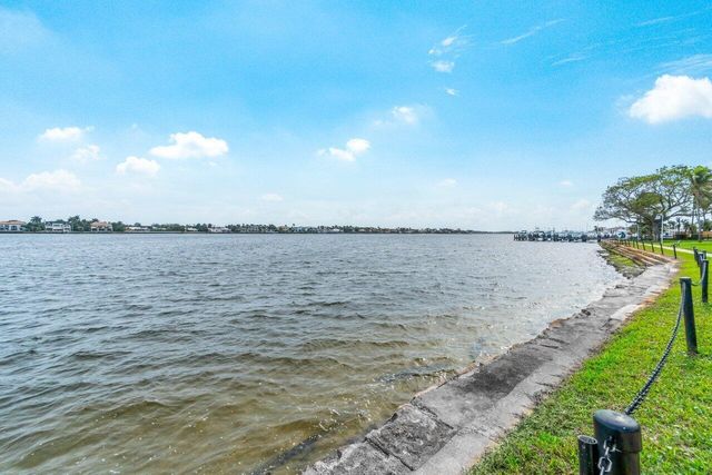 180 YACHT CLUB Way 102, Hypoluxo, FL 33462