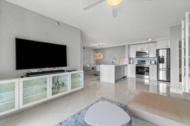 180 YACHT CLUB Way 102, Hypoluxo, FL 33462