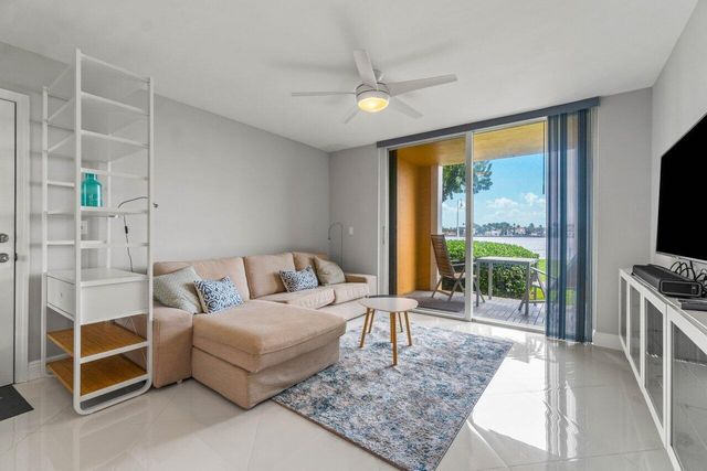 180 YACHT CLUB Way 102, Hypoluxo, FL 33462