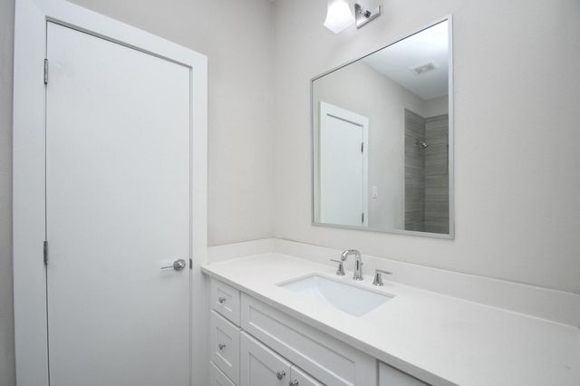 5904 Gardendale Drive B, Houston, TX 77092