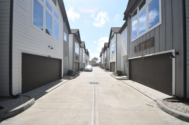 5904 Gardendale Drive B, Houston, TX 77092