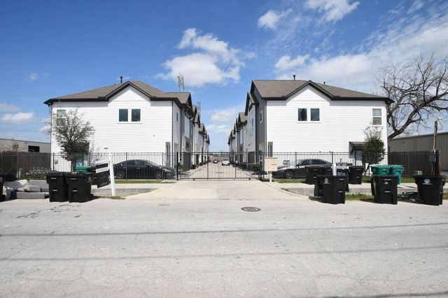 5904 Gardendale Drive B, Houston, TX 77092