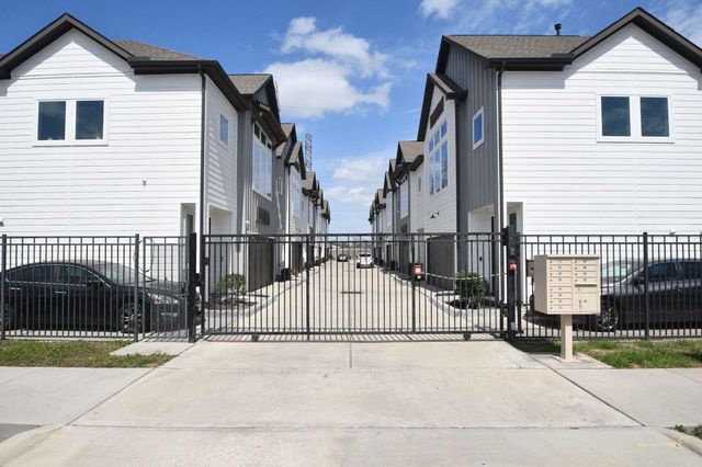 5904 Gardendale Drive B, Houston, TX 77092