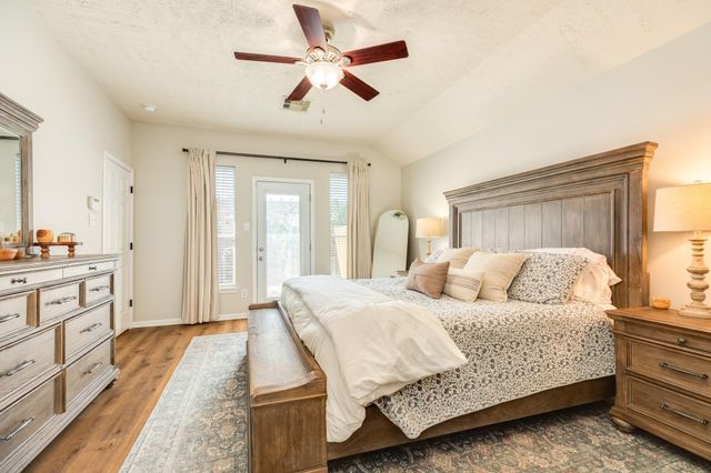 3529 Pine Valley Drive, Pearland, TX 77581