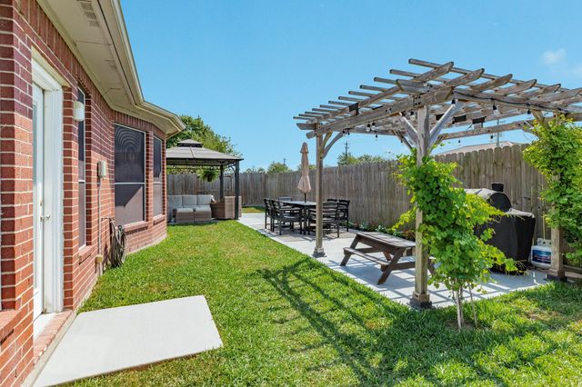 3529 Pine Valley Drive, Pearland, TX 77581