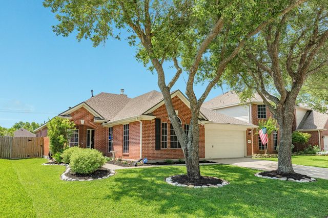 3529 Pine Valley Drive, Pearland, TX 77581