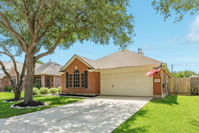 3529 Pine Valley Drive, Pearland, TX 77581
