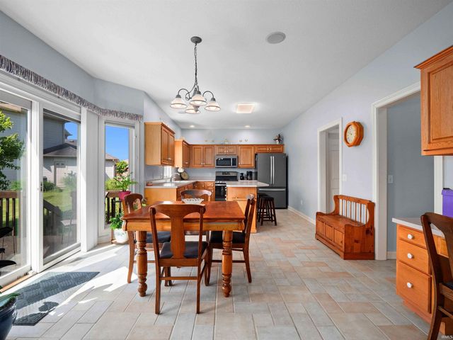 1106 Woodland Xing, Fort Wayne, IN 46825